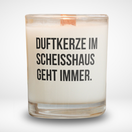 Spruchkerze „Duftkerze im Scheisshaus…“