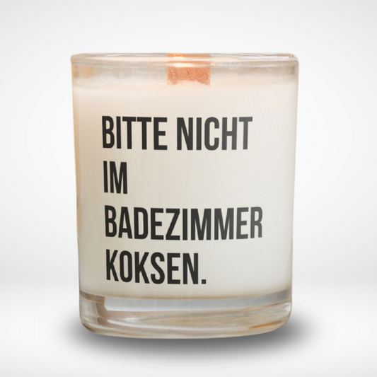 Spruchkerze „Bitte nicht im Badezimmer Koksen."